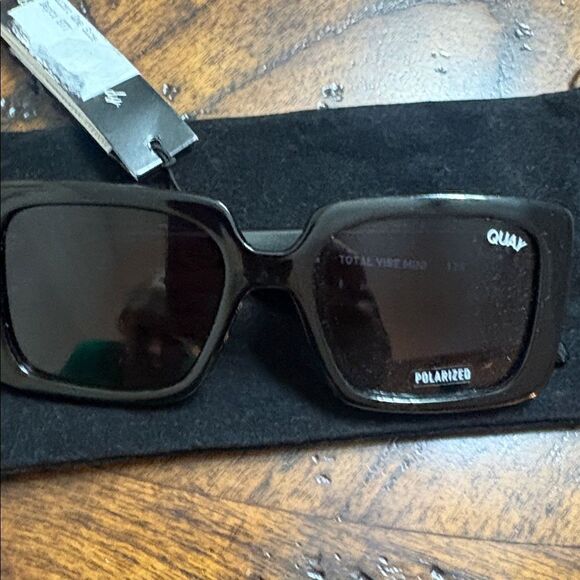 QUAY Total Vibe Sunglasses Black Frame Smoke Lens Square Mini NWT - Picture 6 of 6